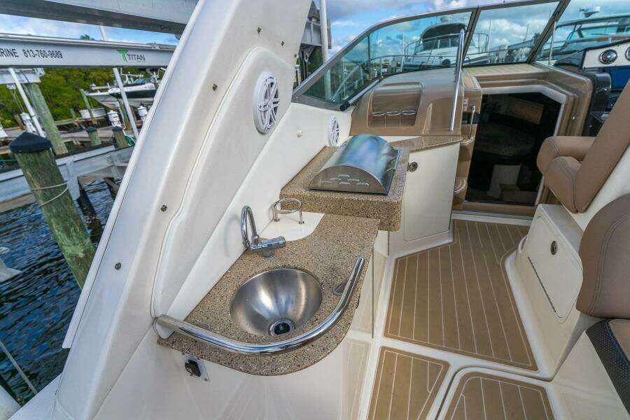 DIGGERS 33ft Sea Ray Yacht For Sale