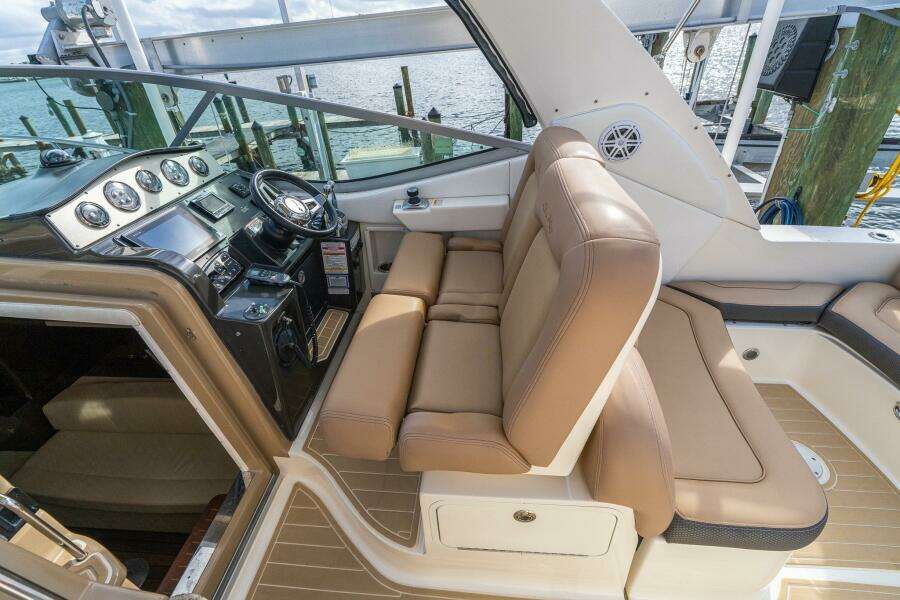 DIGGERS 33ft Sea Ray Yacht For Sale