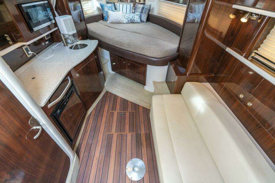 DIGGERS 33ft Sea Ray Yacht For Sale