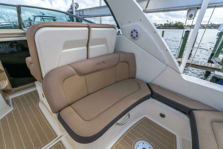 DIGGERS 33ft Sea Ray Yacht For Sale