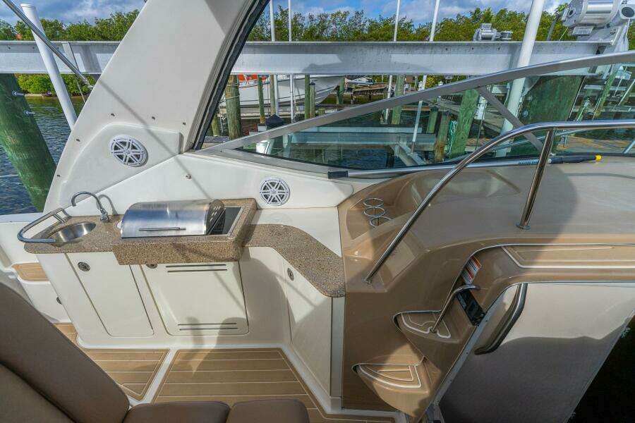 DIGGERS 33ft Sea Ray Yacht For Sale