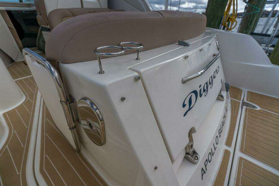 DIGGERS 33ft Sea Ray Yacht For Sale