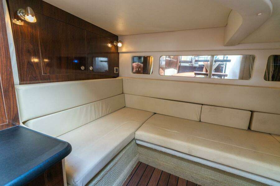 DIGGERS 33ft Sea Ray Yacht For Sale