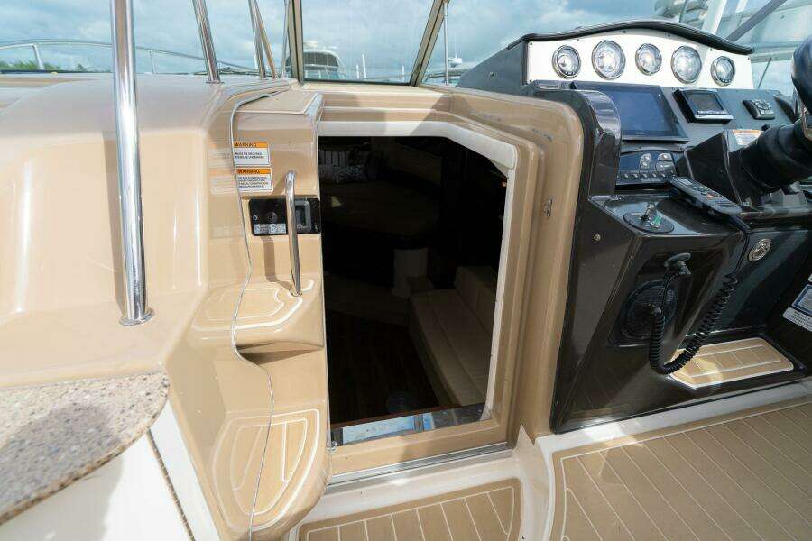 DIGGERS 33ft Sea Ray Yacht For Sale