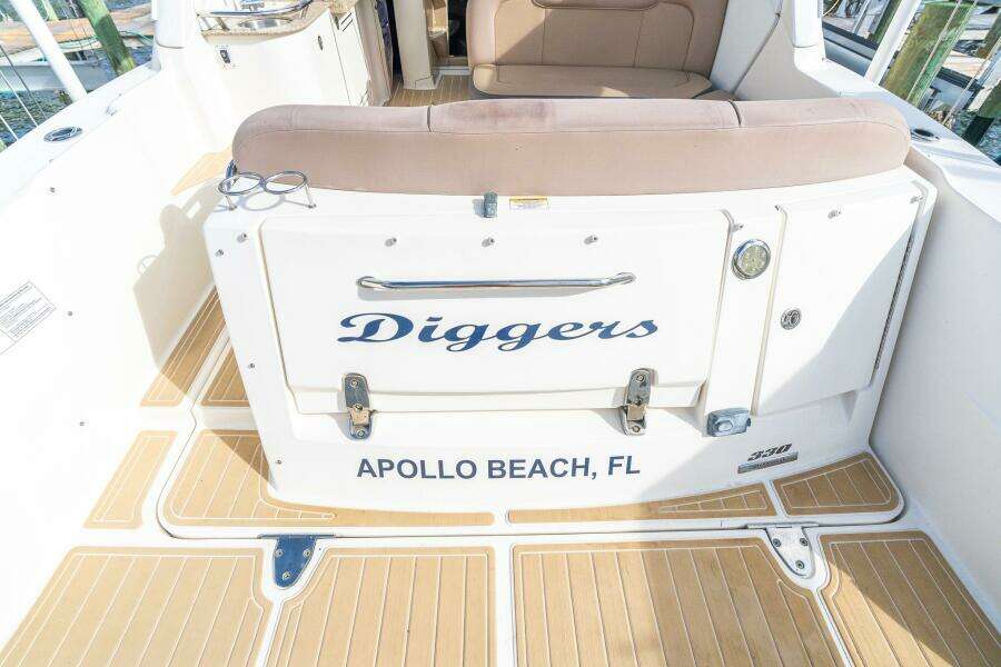 DIGGERS 33ft Sea Ray Yacht For Sale