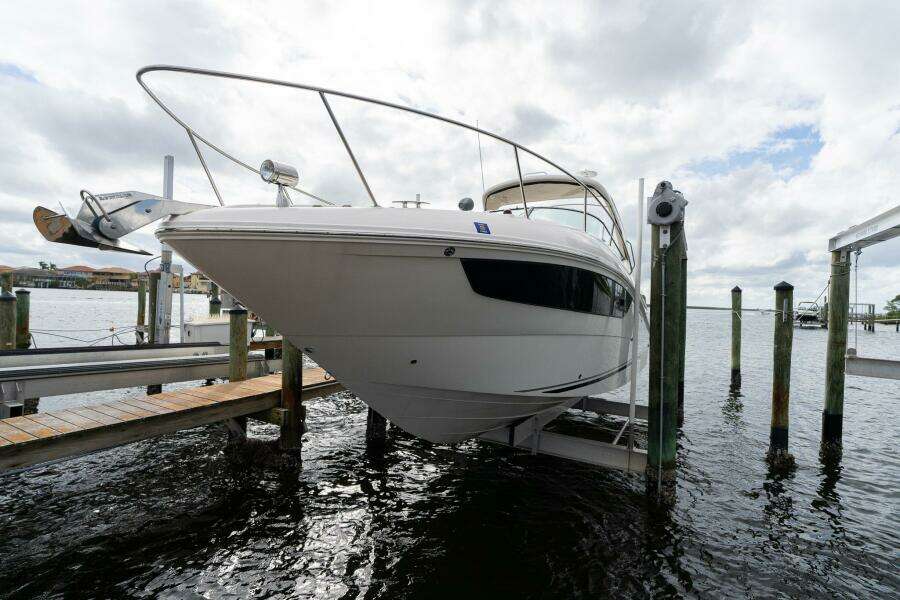DIGGERS 33ft Sea Ray Yacht For Sale