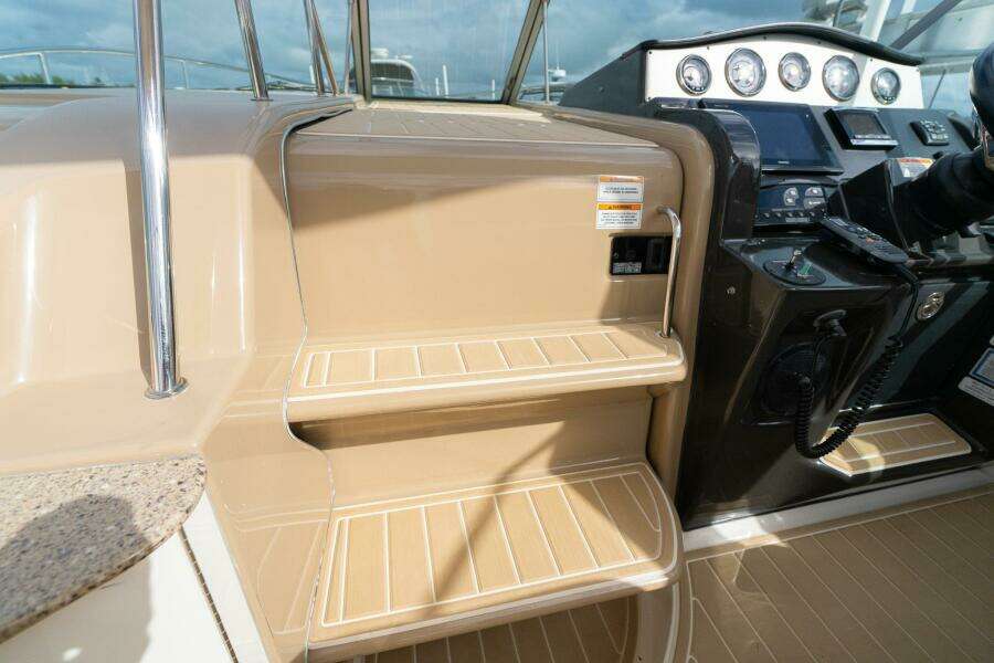 DIGGERS 33ft Sea Ray Yacht For Sale