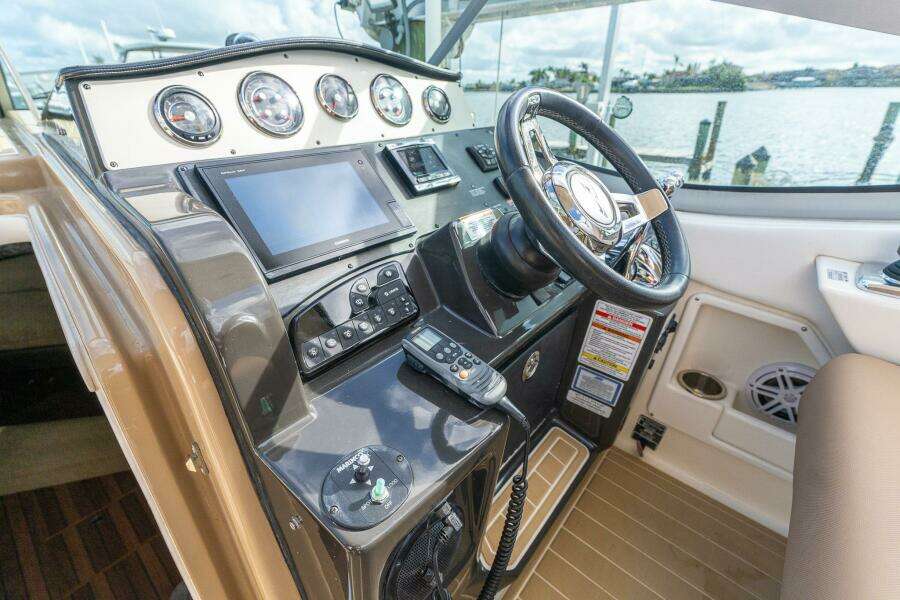 DIGGERS 33ft Sea Ray Yacht For Sale