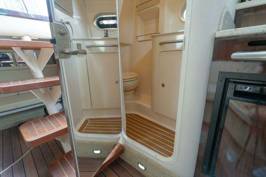 DIGGERS 33ft Sea Ray Yacht For Sale