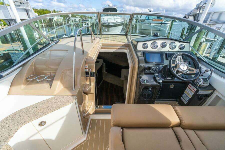 DIGGERS 33ft Sea Ray Yacht For Sale