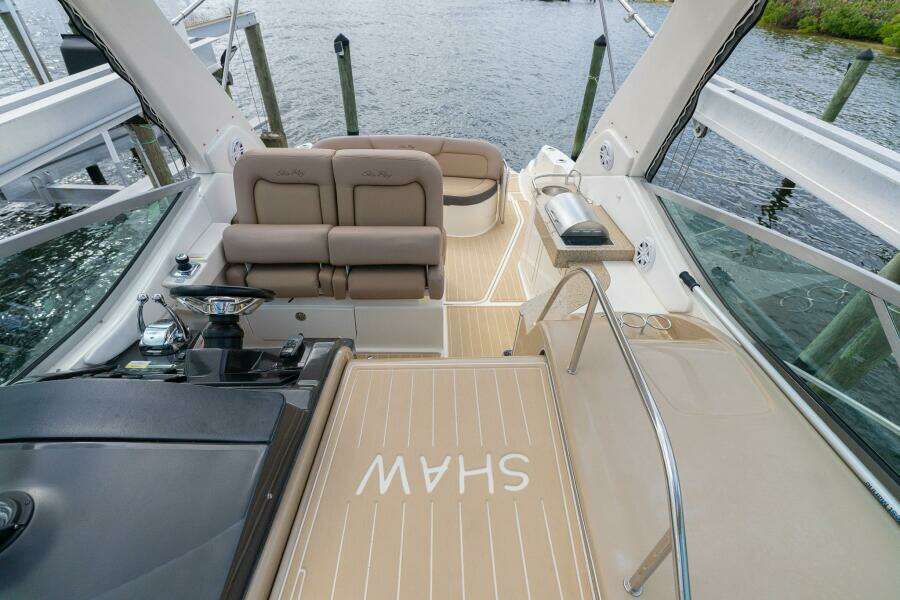 DIGGERS 33ft Sea Ray Yacht For Sale