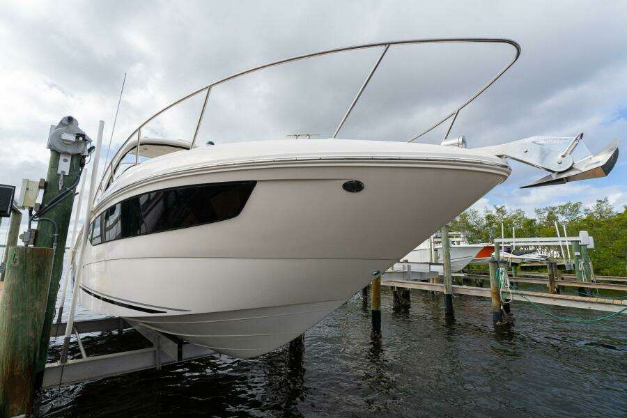 DIGGERS 33ft Sea Ray Yacht For Sale