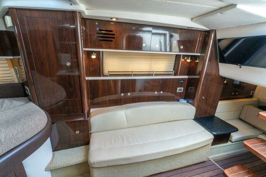DIGGERS 33ft Sea Ray Yacht For Sale