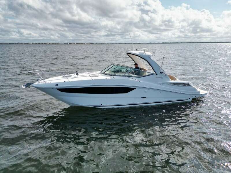 DIGGERS 33ft Sea Ray Yacht For Sale
