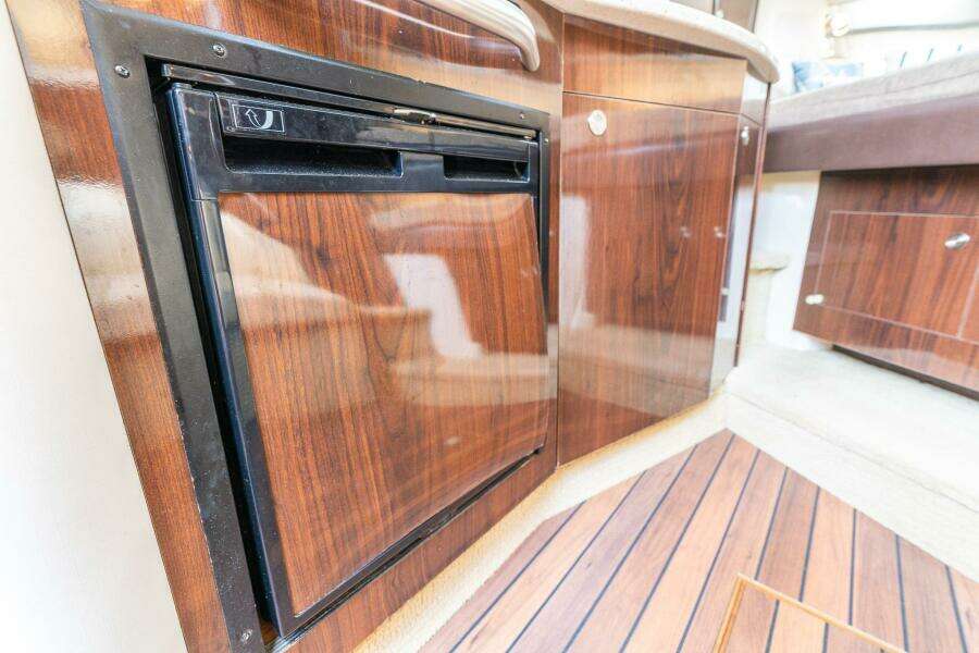 DIGGERS 33ft Sea Ray Yacht For Sale