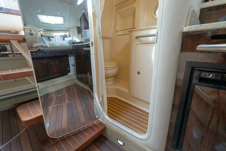 DIGGERS 33ft Sea Ray Yacht For Sale