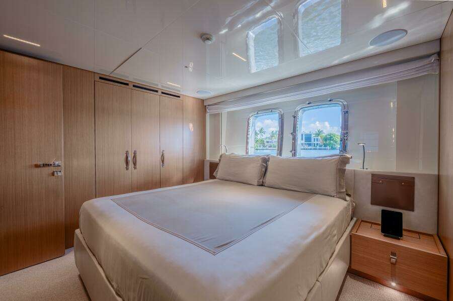 SoFi VI 120ft Sanlorenzo Yacht For Sale