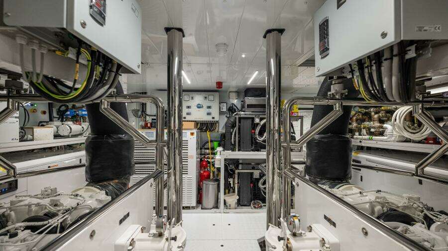 SoFi VI 120ft Sanlorenzo Yacht For Sale