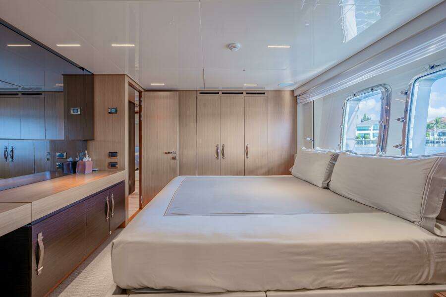 SoFi VI 120ft Sanlorenzo Yacht For Sale