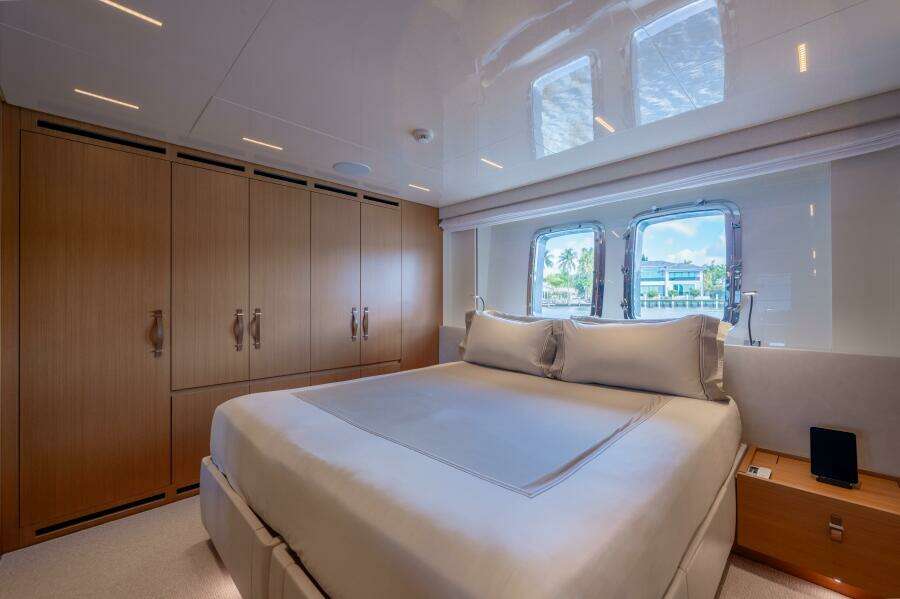 SoFi VI 120ft Sanlorenzo Yacht For Sale