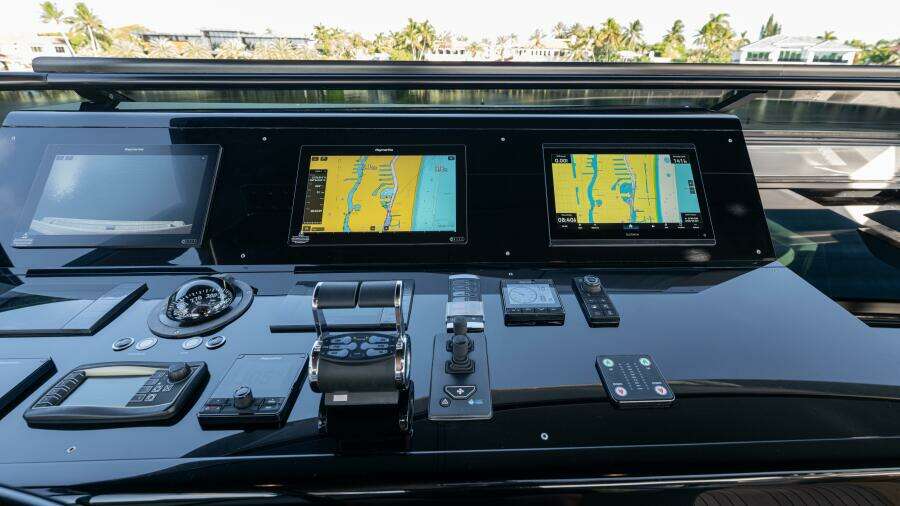 SoFi VI 120ft Sanlorenzo Yacht For Sale