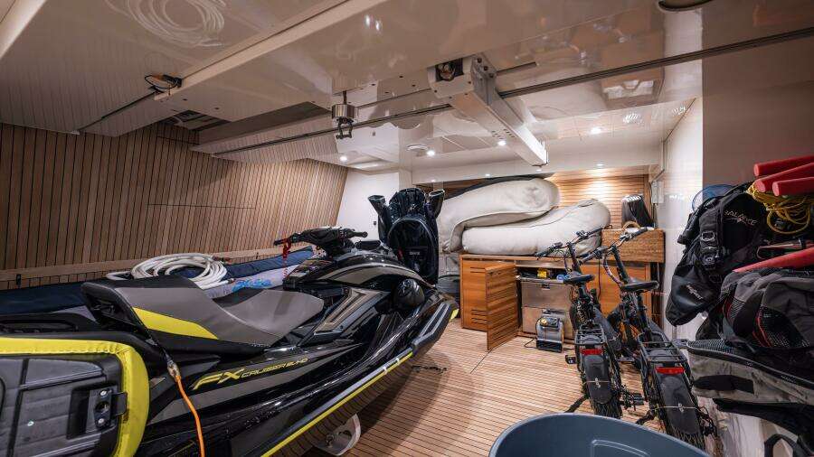 SoFi VI 120ft Sanlorenzo Yacht For Sale