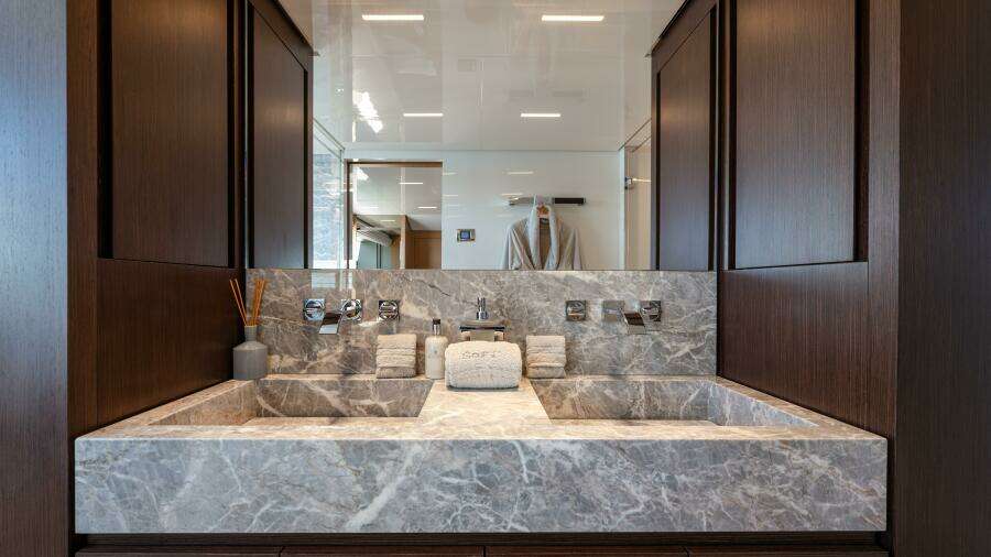 SoFi VI 120ft Sanlorenzo Yacht For Sale