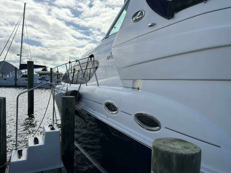 Inconspicuous  40ft Sea Ray Yacht For Sale