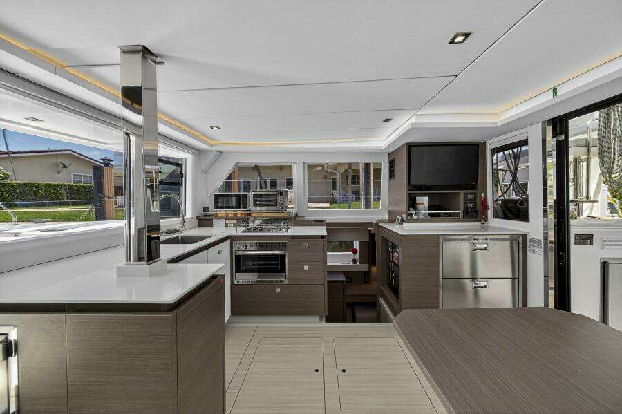 42ft Leopard Yacht For Sale