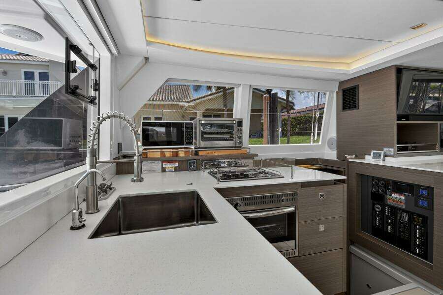 42ft Leopard Yacht For Sale