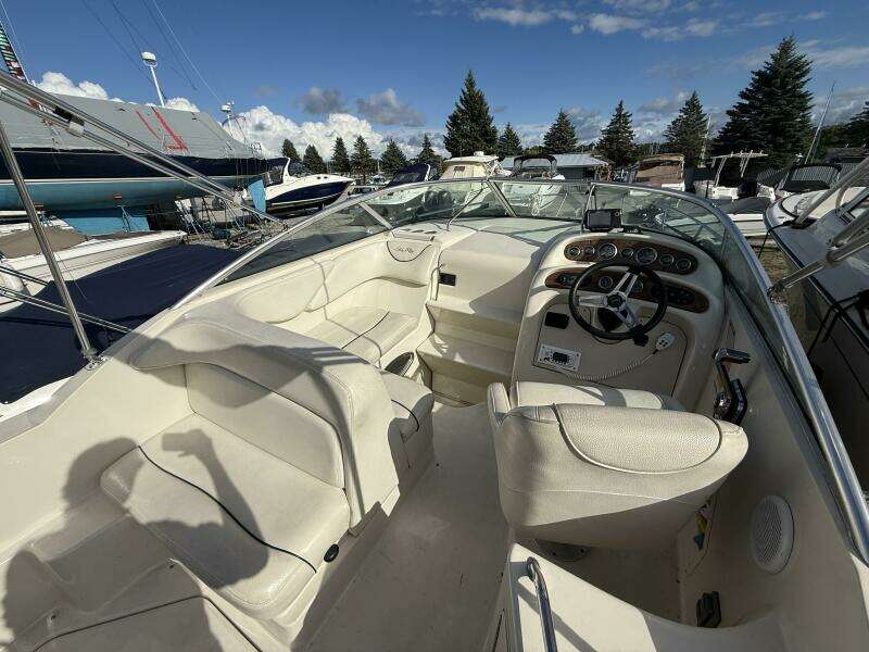 24ft Sea Ray Yacht For Sale