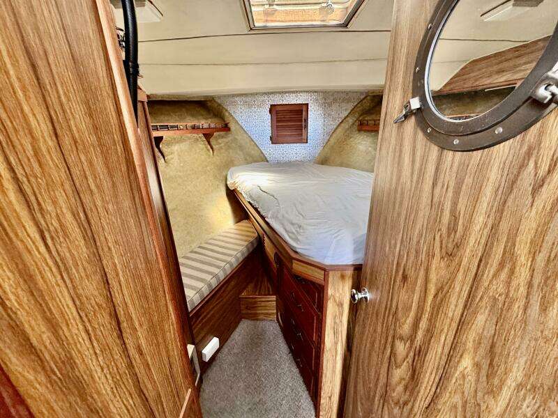 34ft Tollycraft Yacht For Sale
