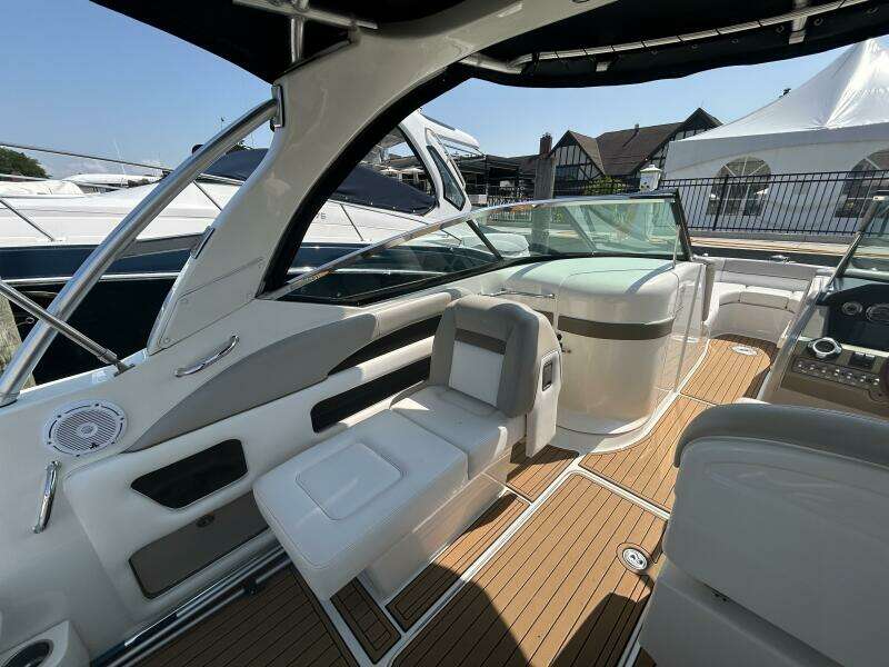 30ft Sea Ray Yacht For Sale