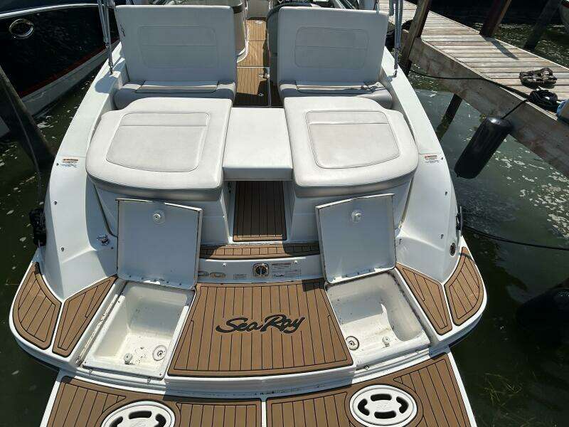 30ft Sea Ray Yacht For Sale
