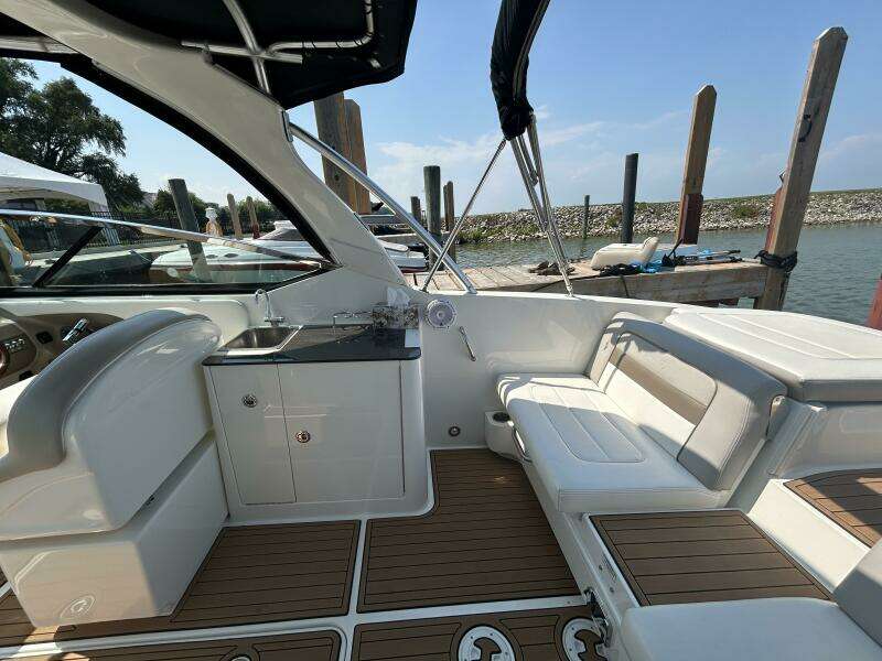 30ft Sea Ray Yacht For Sale