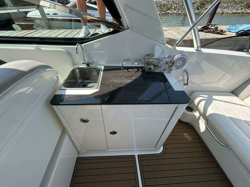 30ft Sea Ray Yacht For Sale