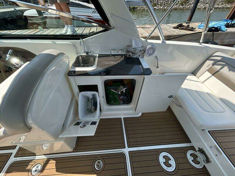 30ft Sea Ray Yacht For Sale