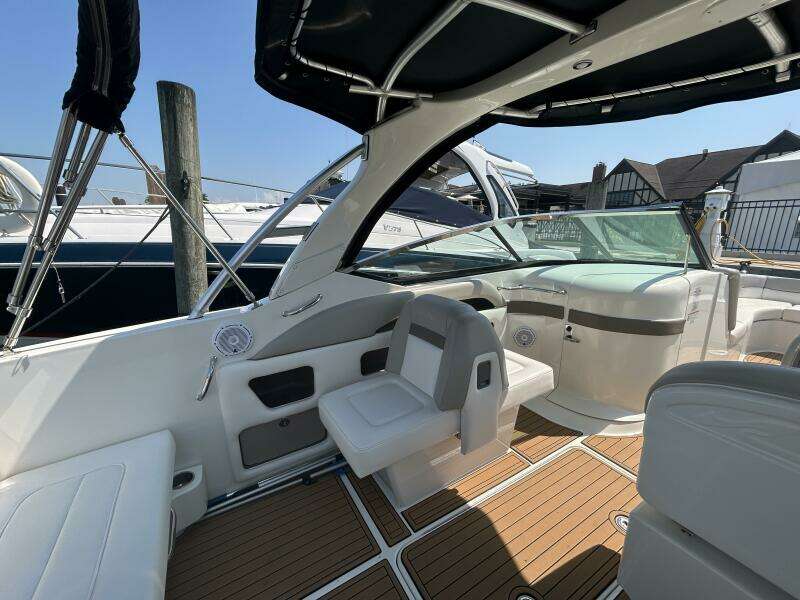 30ft Sea Ray Yacht For Sale