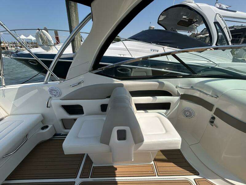 30ft Sea Ray Yacht For Sale