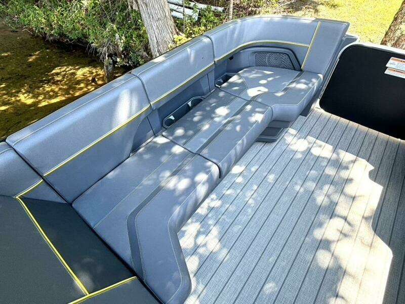 24ft Manitou Yacht For Sale