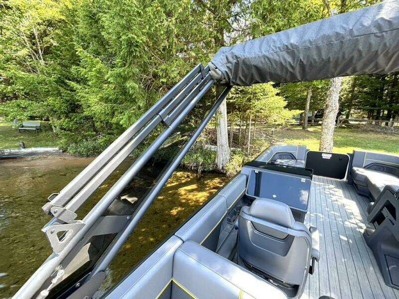 24ft Manitou Yacht For Sale