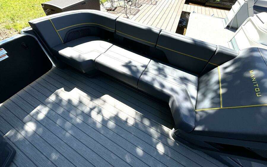 24ft Manitou Yacht For Sale