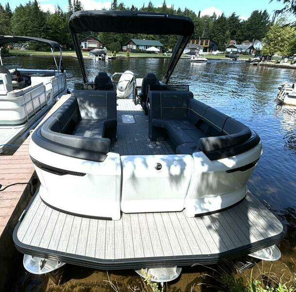 24ft Manitou Yacht For Sale