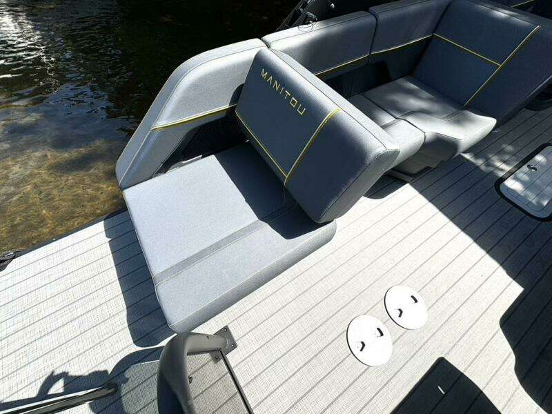 24ft Manitou Yacht For Sale