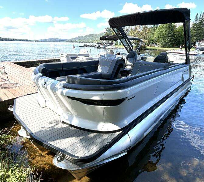 24ft Manitou Yacht For Sale