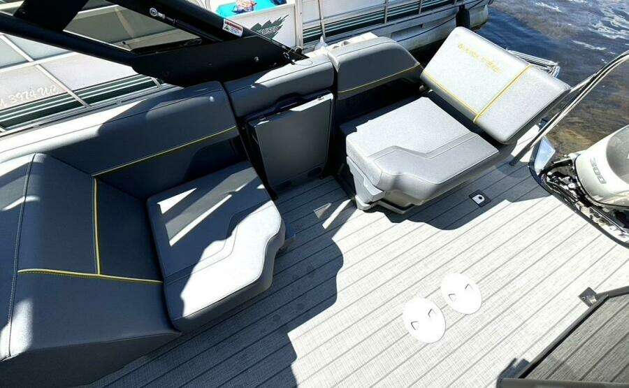 24ft Manitou Yacht For Sale
