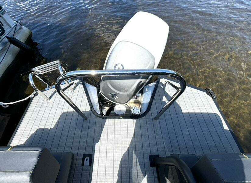 24ft Manitou Yacht For Sale