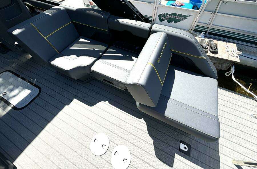 24ft Manitou Yacht For Sale