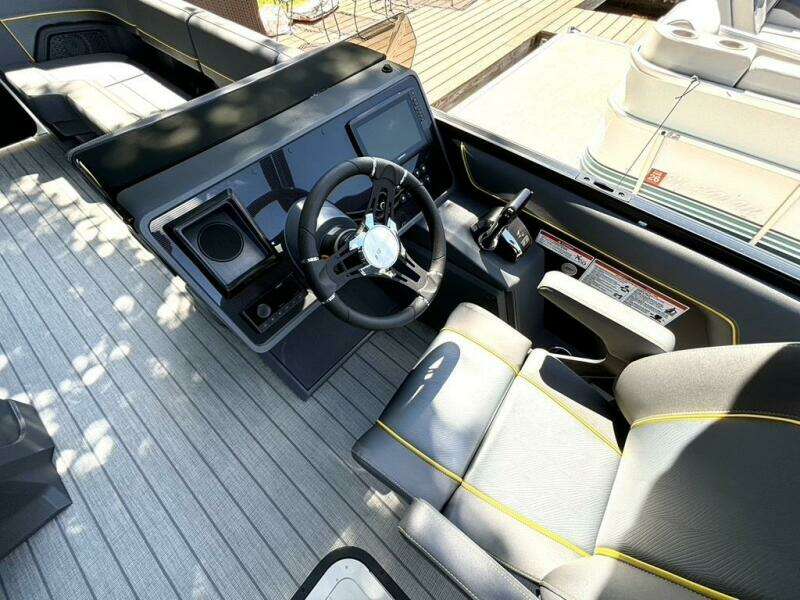 24ft Manitou Yacht For Sale