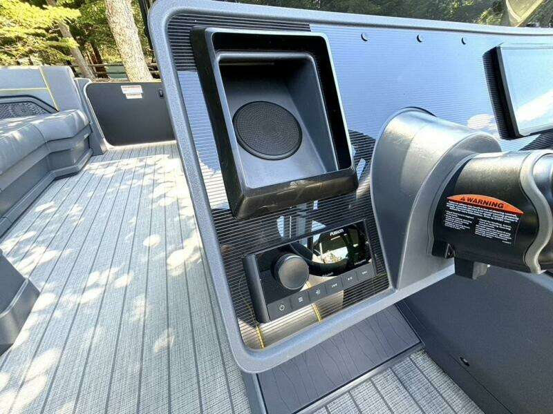 24ft Manitou Yacht For Sale